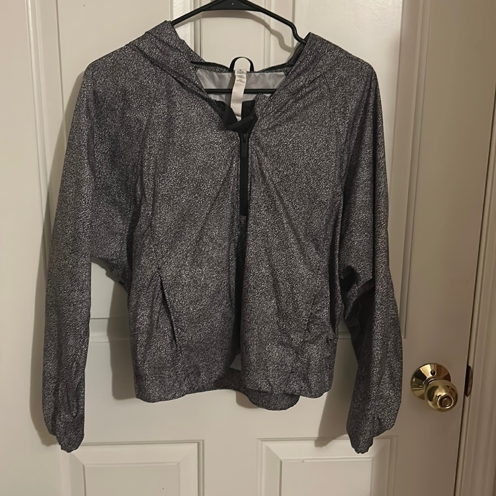 Lululemon cropped rain coat, quarter zip